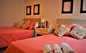 Kangaroo Wasi Airport Bed & Breakfast